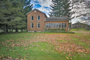 Vintage Farmhouse about 2 half Mi to Mount Pleasant Ski